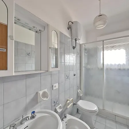 662 - Bilocale Al Primo Piano Con Terrazzo Vicino Climatizzato, Inclusa Nel Prezzo Apartment *