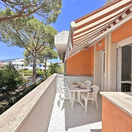 662 - Bilocale Al Primo Piano Con Terrazzo Vicino Climatizzato, Inclusa Nel Prezzo *
