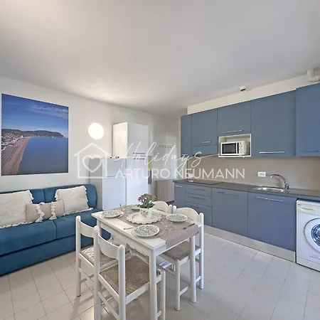 662 - Bilocale Al Primo Piano Con Terrazzo Vicino Climatizzato, Inclusa Nel Prezzo * マルチェッリ